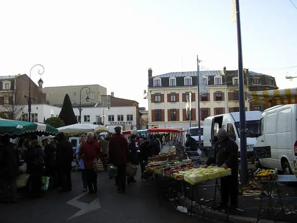 Le marché sur la place de la Vacquerie