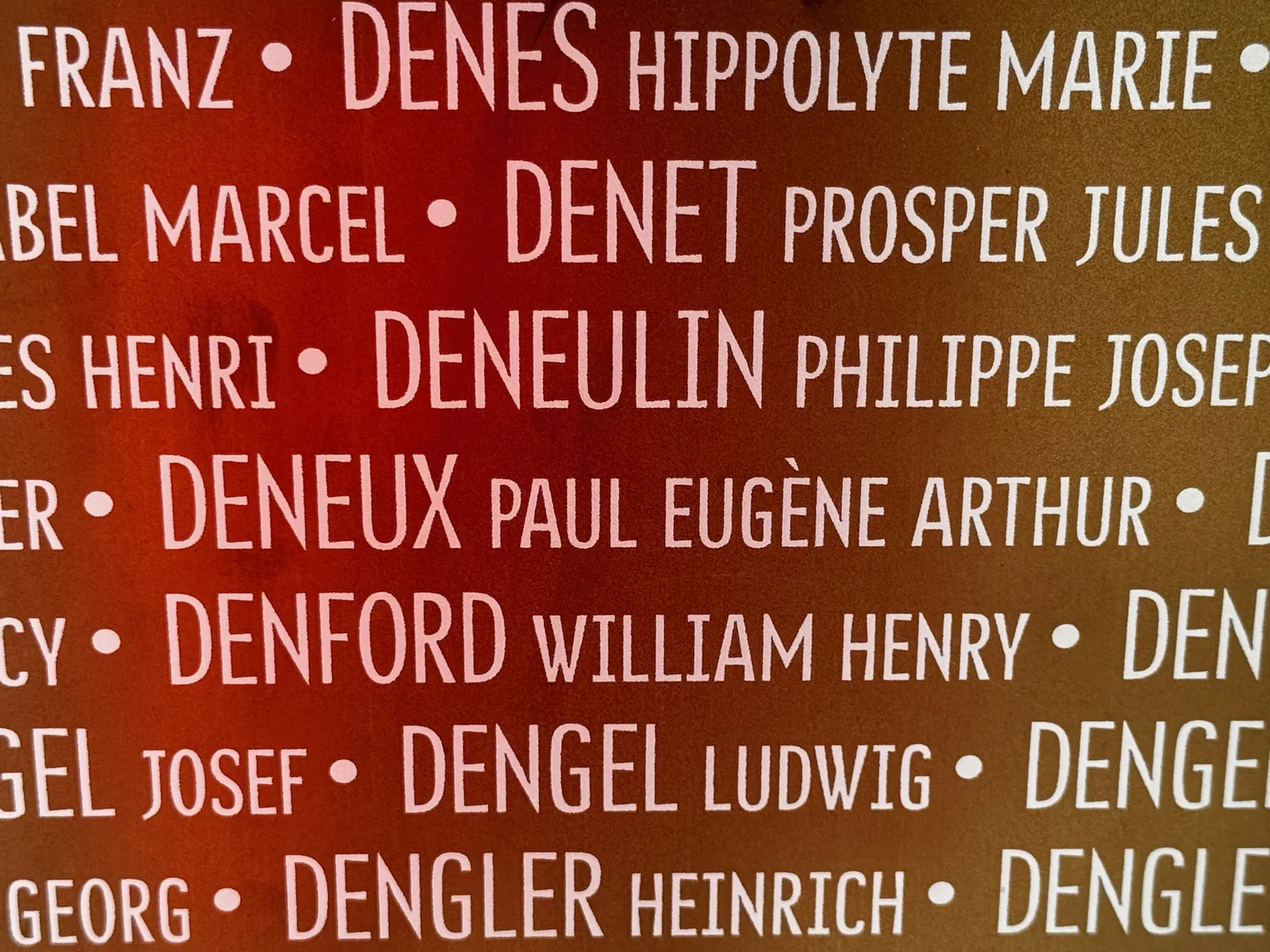 Noms gravés sur l'Anneau de la Mémoire : Denes, Denet, Deneulin, Deneux, Denford, Dengel, Dengler